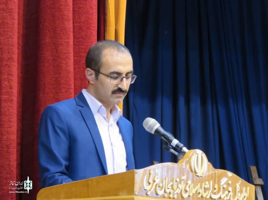 از پوستر نخستین جشنواره نمایشنامه خوانی «برف» شهرستان پیرانشهر رونمایی شد. 7