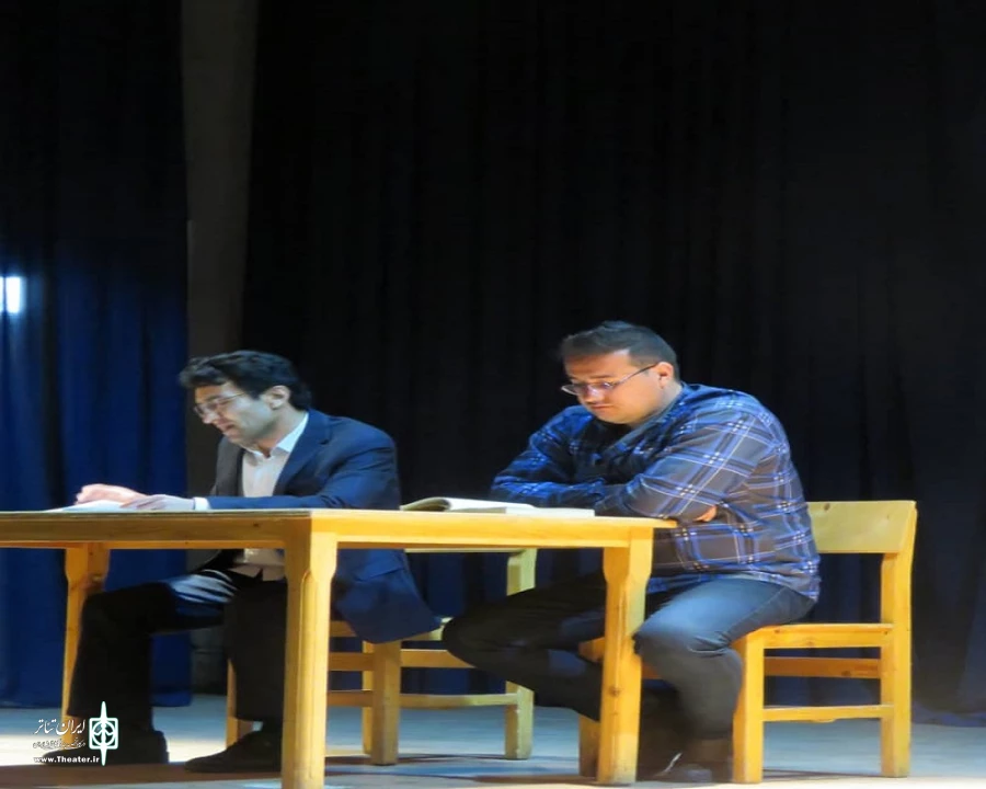 نمایشنامه «یادداشت های یک دیوانه» اثر  "نیکلای گوگول" ترجمه خشار دیهیمی با هدایت رضا رحمان‌پور.
 2