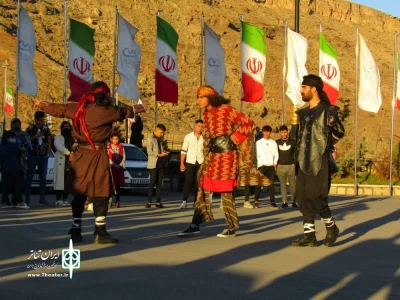 به مناسبت هفته هنر انقلاب اسلامی.

اجرای خیابانی نمایش «ضحاک کشی» در شهرستان ماکو