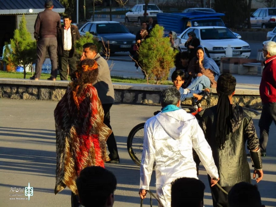 اجرای خیابانی نمایش «ضحاک کشی» در شهرستان ماکو.

 2