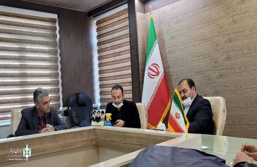 نشست دبیرخانه دومین جشنواره استانی تئاتر «نهال» شهرستان میاندوآب با فرماندار این شهرستان.
 2