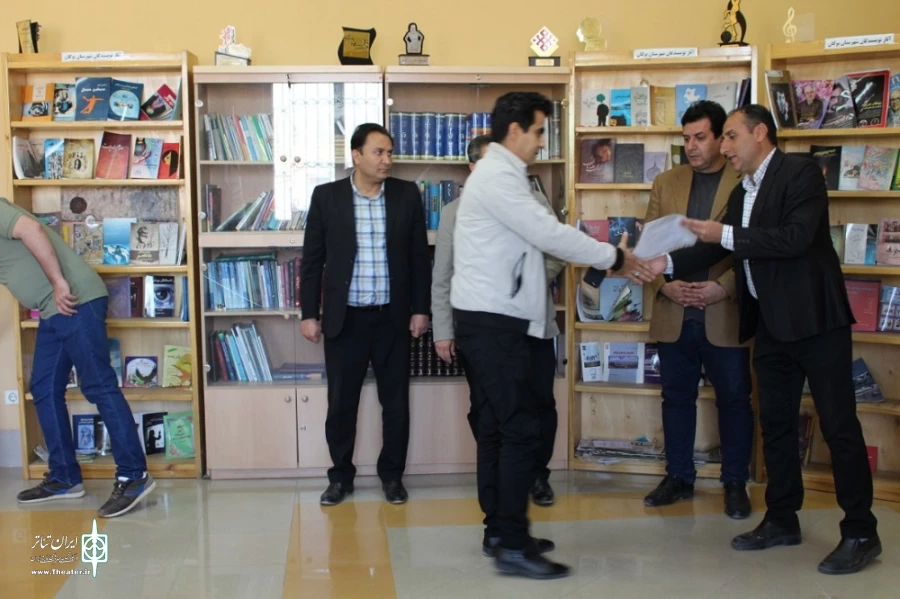 عوامل اجرایی اولین جشنواره استانی تئاتر خیابانی نالشکینه مشخص شد.
 2