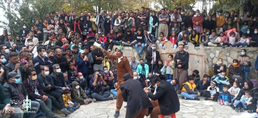 آثار منتخب نخستین جشنواره استانی خیابانی «نالشکینه» بوکان مشخص شد.
 2