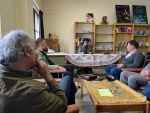 نشست در راستای حل مشکلات موجود بین اعضای هیأت رئیسه انجمن هنرهای نمایشی استان با نمایندگان مجمع عمومی نمایندگان.
 2