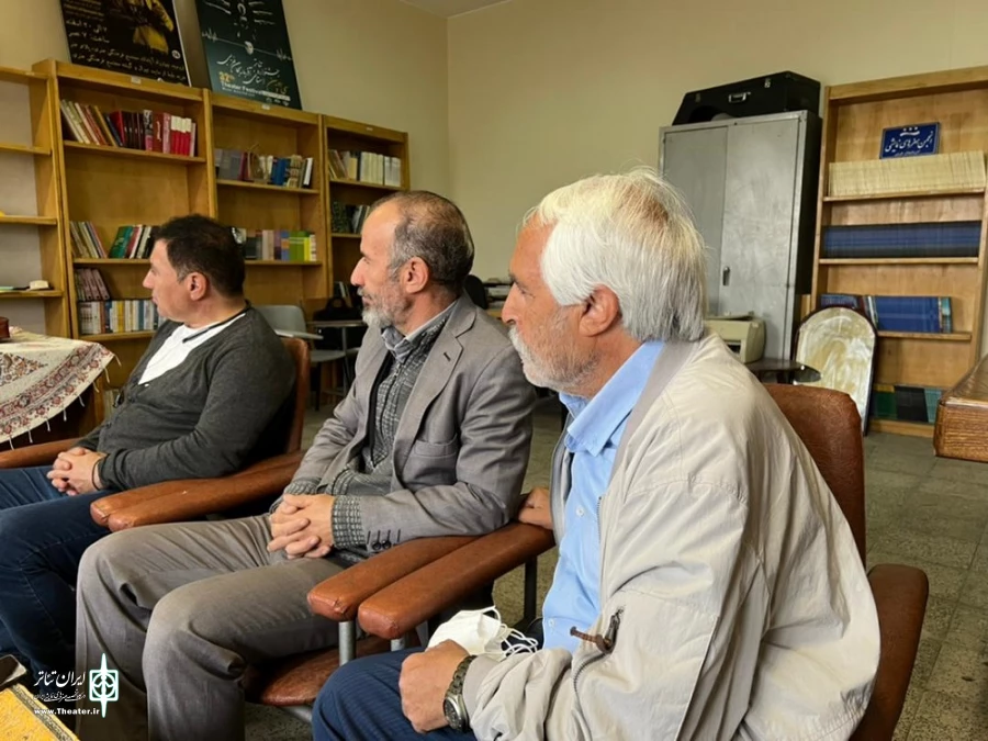 نشست در راستای حل مشکلات موجود بین اعضای هیأت رئیسه انجمن هنرهای نمایشی استان با نمایندگان مجمع عمومی نمایندگان.
 2