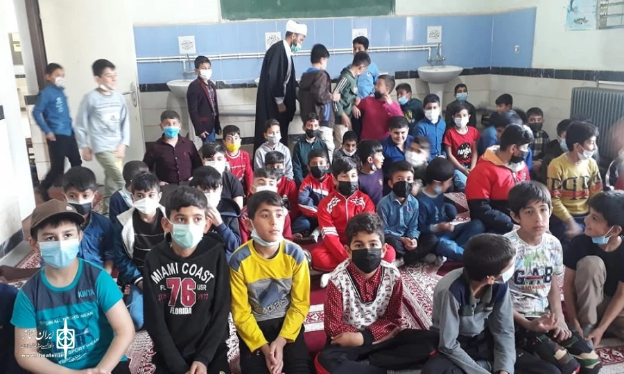 نمایش «باران رحمت» در خوی اجراشد
 2