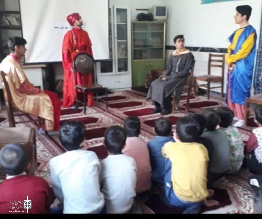 نمایش «باران رحمت» در خوی اجراشد
 2