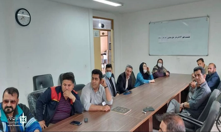 نشست دفتر هنرهای نمایشی شهرستان اشنویه با هنرمندان تئاتر  3