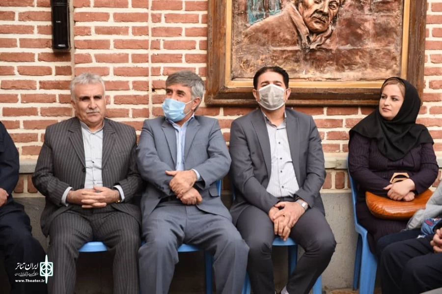 آیین رونمایی از پوستر نخستین جشنواره استانی خیابانی «نالشکنه» بوکان.
 2