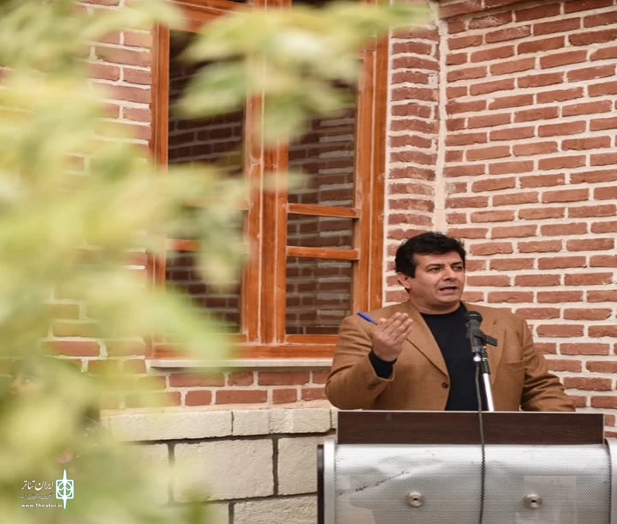 آیین رونمایی از پوستر نخستین جشنواره استانی خیابانی «نالشکنه» بوکان.
 2