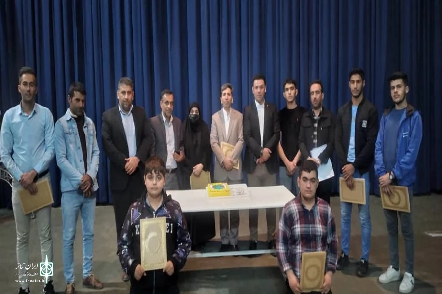 نشست انجمن هنرهای نمایشی چالدران با شورای شهر و شهرداری این شهر.
 2