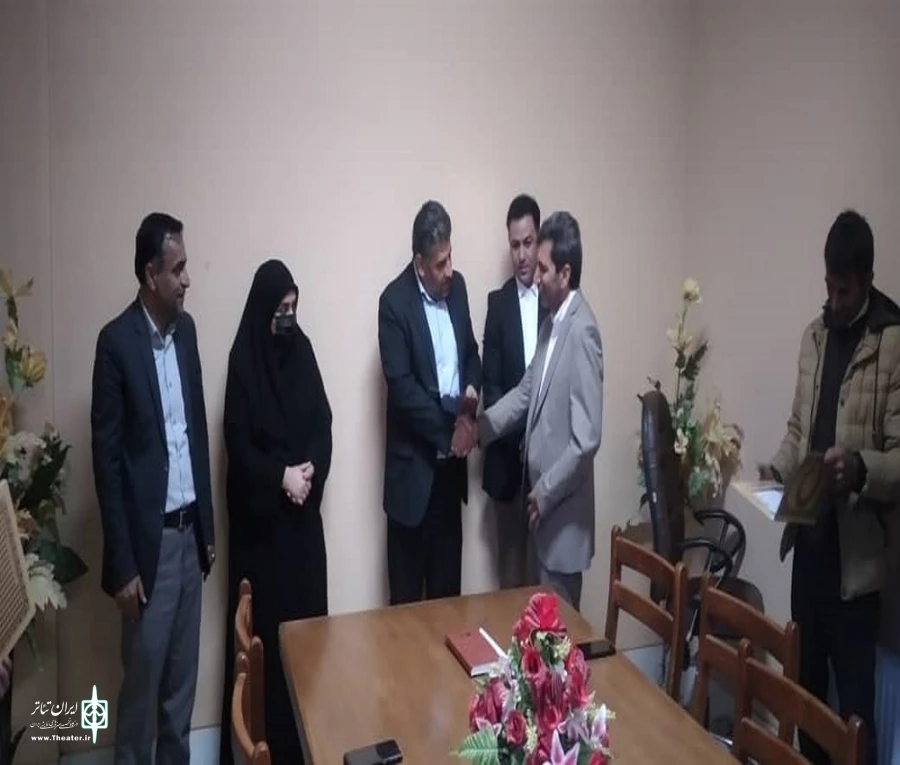 نشست انجمن هنرهای نمایشی چالدران با شورای شهر و شهرداری این شهر.
 2