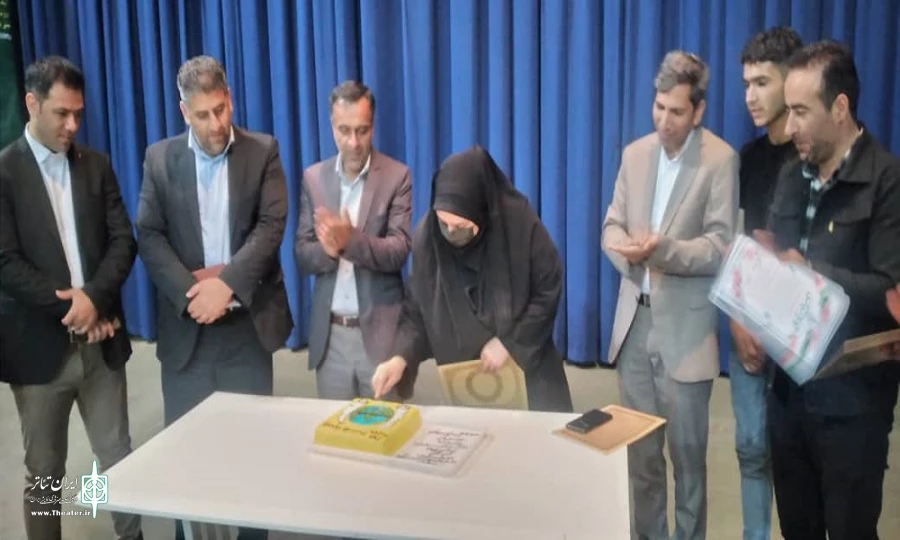 نشست انجمن هنرهای نمایشی چالدران با شورای شهر و شهرداری این شهر.
 2