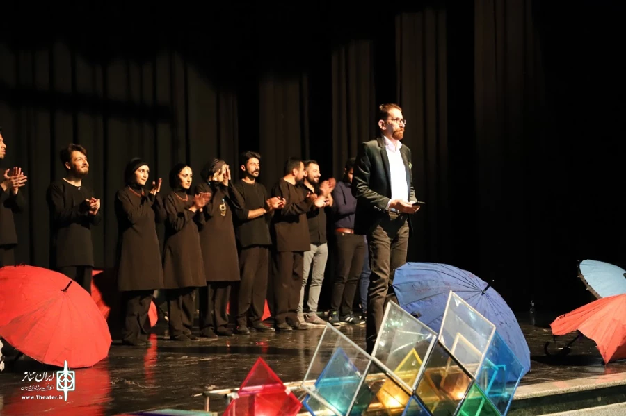 نمایش «اخگرکولی» در ارومیه  به روی صحنه رفت 8