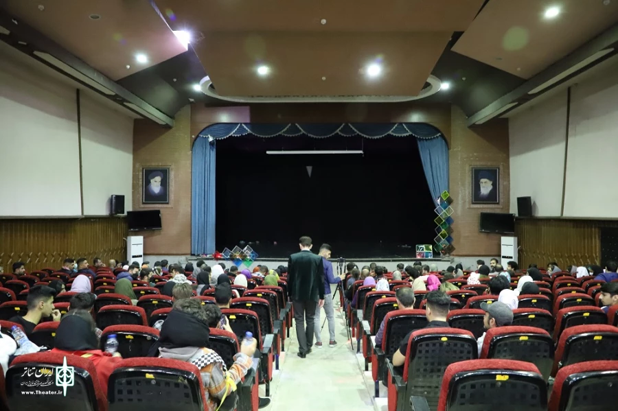 نمایش «اخگرکولی» در ارومیه  به روی صحنه رفت 9