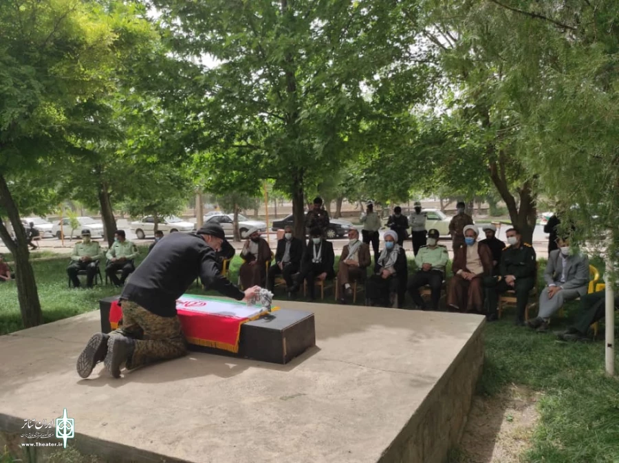 اجرای نمایش خیابانی «پایان عاشقی» در شهرستان شاهین‌دژ.
 2