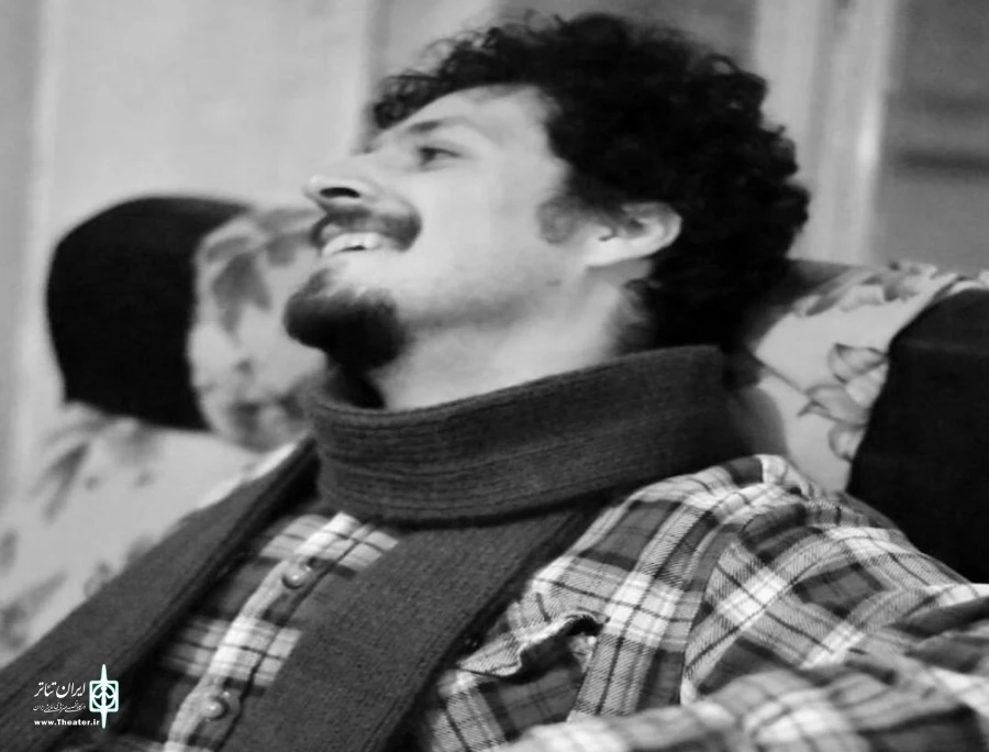 شبنم راموز کارگردان و بازیگر نمایش «سگها مادرت را می‌خورند» جوایز اصلی جشنواره را از آن خود کرد.
 2