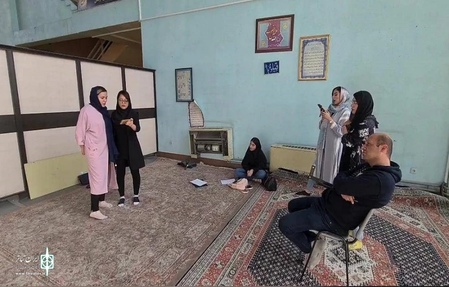 قدمی در سکوت " نمایشی برای ناشنوایان اثری از یاسر رستمی هنرمند ارومیه ای
 2