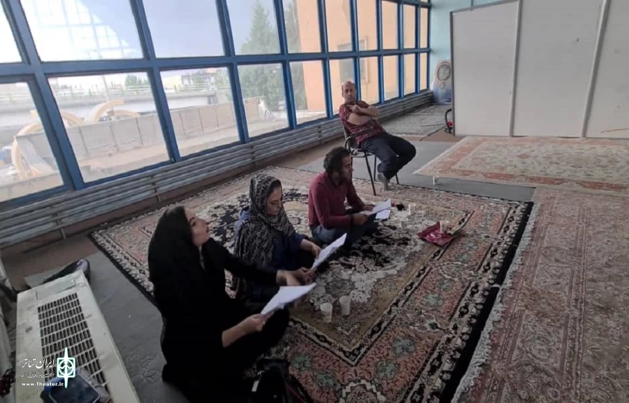  قدمی در سکوت " نمایشی برای ناشنوایان اثری از یاسر رستمی هنرمند ارومیه ای
 2