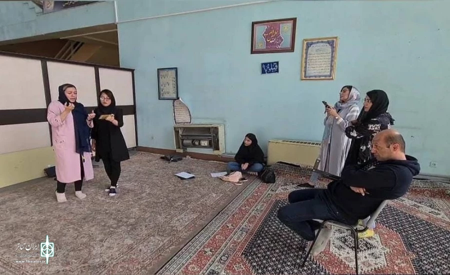  قدمی در سکوت " نمایشی برای ناشنوایان اثری از یاسر رستمی هنرمند ارومیه ای
 2