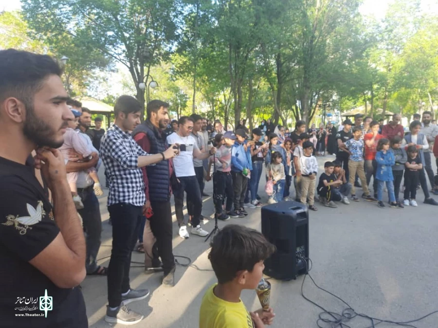 اجرای نمایش خیابانی آب مایه حیات در شهرستان چالدران به اجرا در آمد
 2
