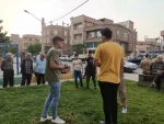 در میان استقبال علاقمندان تئاتر خیابانی با اجرای نمایش «جنگ که تموم نشده»
 2