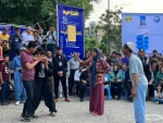 نمایش خیابانی «سبقت ممنوع» اولین اجرای جشنواره از شهرستان بوکان.
 2