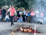 نمایش خیابانی «شاعیرانه‌کانی شه‌قام» از شهرستان مهاباد.
 2