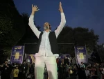 نمایش خیابانی «آرش کمانگیر» از شهرستان ارومیه.
 2