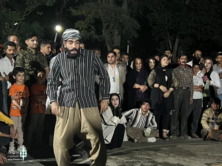 نمایش خیابانی «هزاران کس» از شهرستان بوکان.
 2