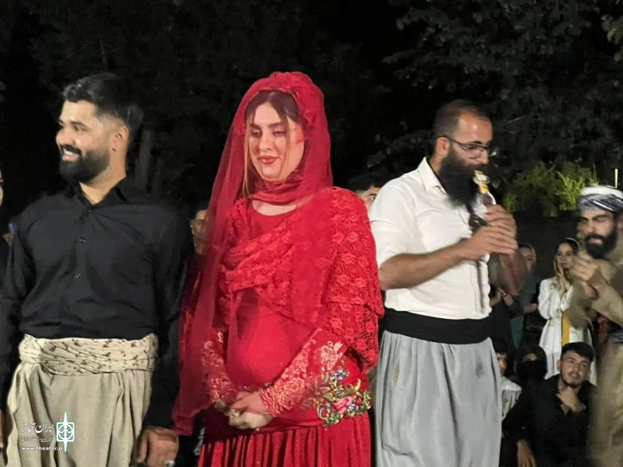 نمایش خیابانی «هزاران کس» از شهرستان بوکان.
 2