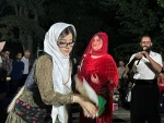 نمایش خیابانی «هزاران کس» از شهرستان بوکان.
 2