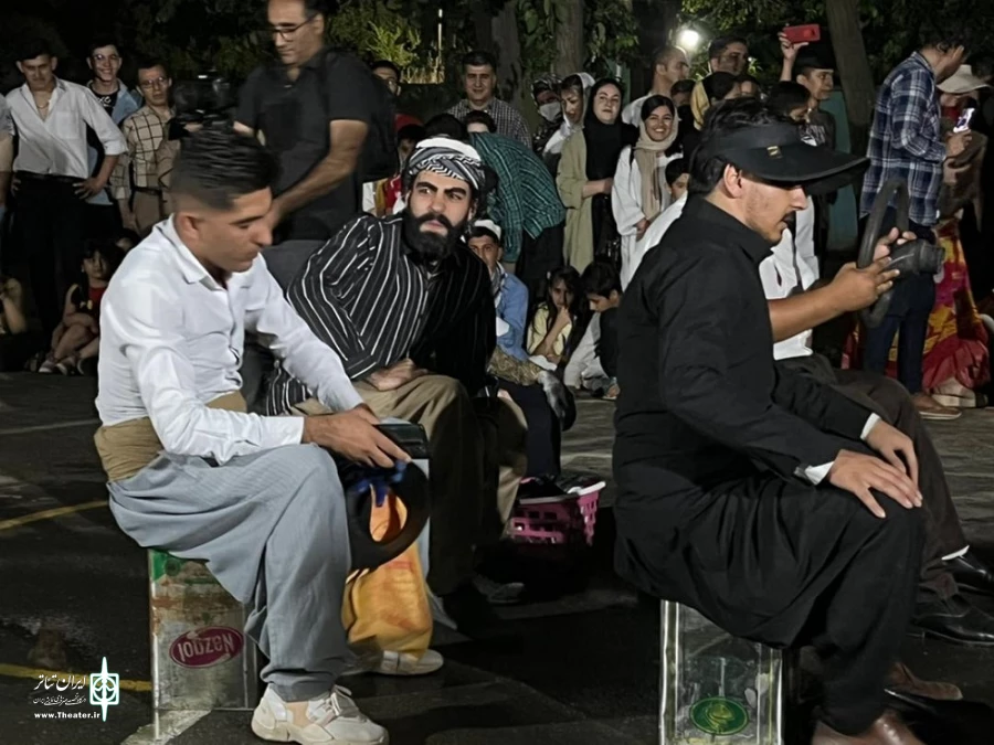نمایش خیابانی «هزاران کس» از شهرستان بوکان.
 2