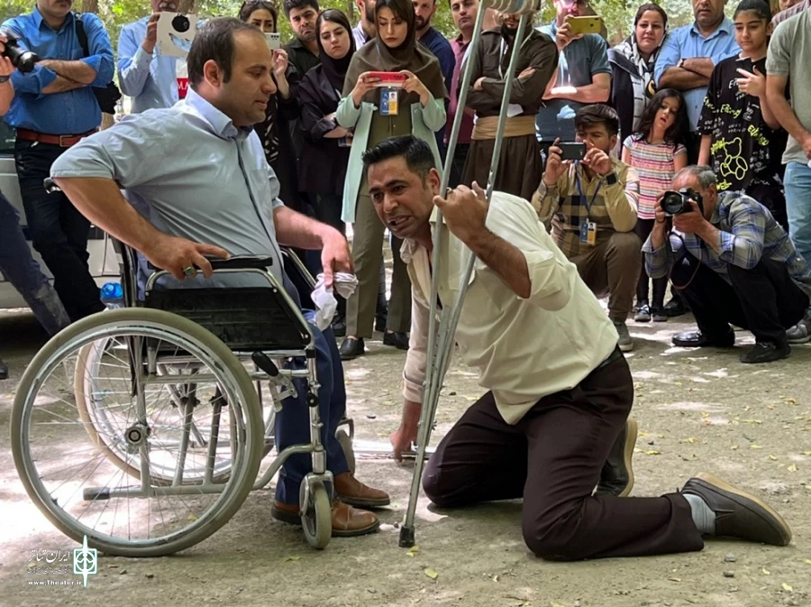 نمایش خیابانی «پروانه‌های زخمی» از شهرستان نقده.
 2