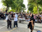 نمایش خیابانی «امروز و دیروز» از شهرستان بوکان.
 2