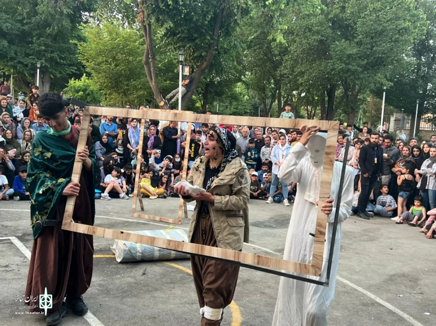 نمایش خیابانی «آتش یا گور» از شهرستان تکاب.
 2