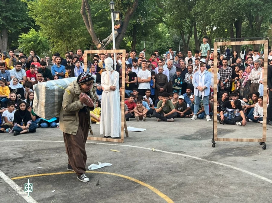 نمایش خیابانی «آتش یا گور» از شهرستان تکاب.
 2