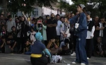 نمایش خیابانی «غول چراغ جادو» از شهرستان بوکان.
 2