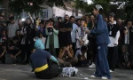 نمایش خیابانی «غول چراغ جادو» از شهرستان بوکان.
 2