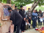 نمایش خیابانی «صد رحمت به عشق‌های قدیم» از شهرستان بوکان.
 2