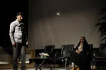 نمایش «باد می‌نویسد» در بازرگان اجرا شد. 2