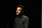 نمایش «باد می‌نویسد» در بازرگان اجرا شد. 3