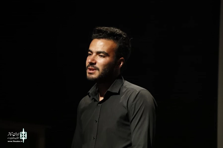 نمایش «باد می‌نویسد» در بازرگان اجرا شد. 3