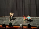 نمایش «دو‌ رفیق - دو بیچاره» پنجمین اجرای جشنواره که در روز دوم به روی صحنه رفت 
 2