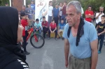 نمایش خیابانی «آخرین فرم عکاس» در شهرستان خوی به اجرا در آمد.
 2