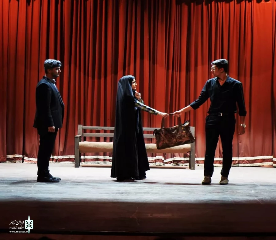 نمایش «خوشبختی مشروط» در شهرستان چایپاره به صحنه رفت.
 2