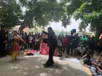 اثری از گروه نمایش ققنوس بوکان به کارگردانی نازیلا امینی.
 2