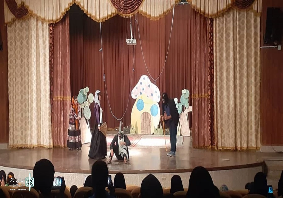نمایش عروسکی «آقا موشه و دوستان» در شوط اجرا شد
 2