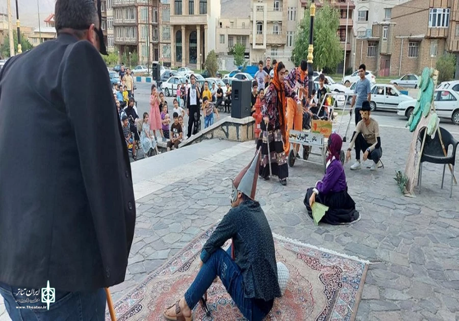 با تلاش کانون پرورشی فکری کودکان و نوجوانان
 2