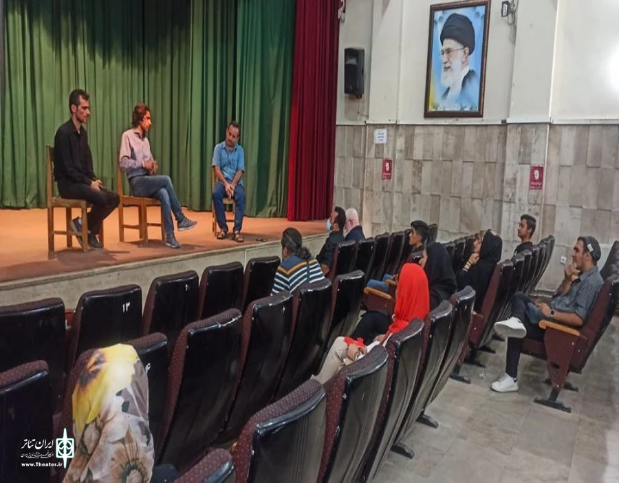  نشست  مدیر عامل انجمن هنرهای نمایشی استان با جمعی از هنرمندان تئاتر 
 2